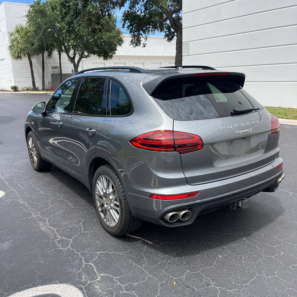Used 2017 Porsche Cayenne S AWD/4WD image 2