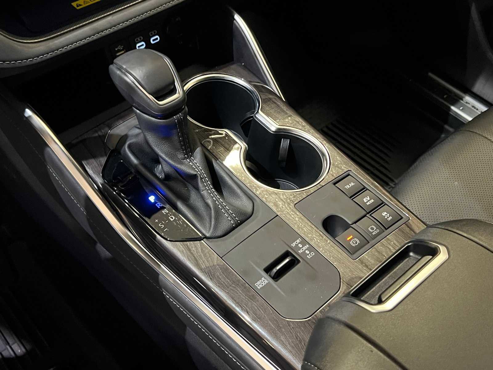 Certified 2025 Toyota Highlander Platinum image 22