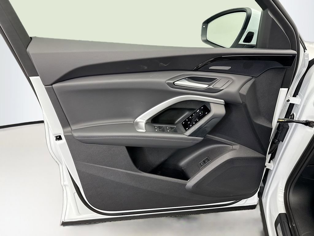 Used 2025 Audi Q5 Premium Plus w/ Premium Plus image 25