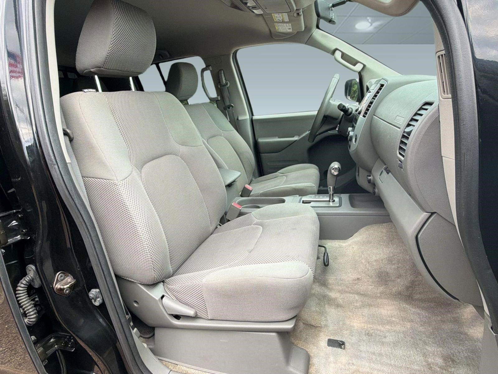 Used 2015 Nissan Frontier SV RWD image 27