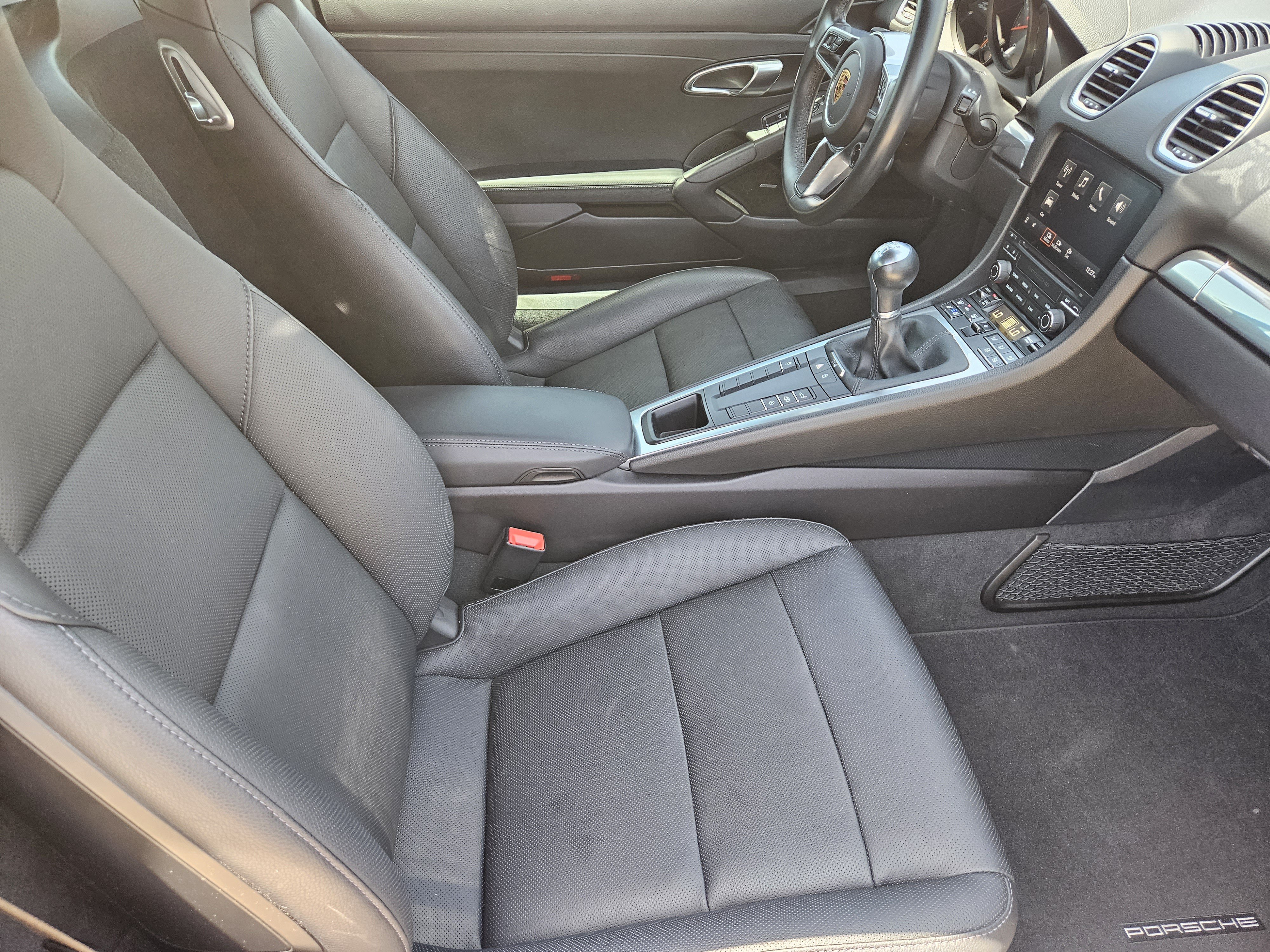 Certified 2022 Porsche 718 Cayman S RWD image 15