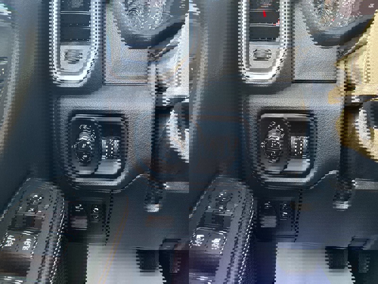 Used 2025 RAM 1500 Laramie w/ Sport Appearance Package image 30