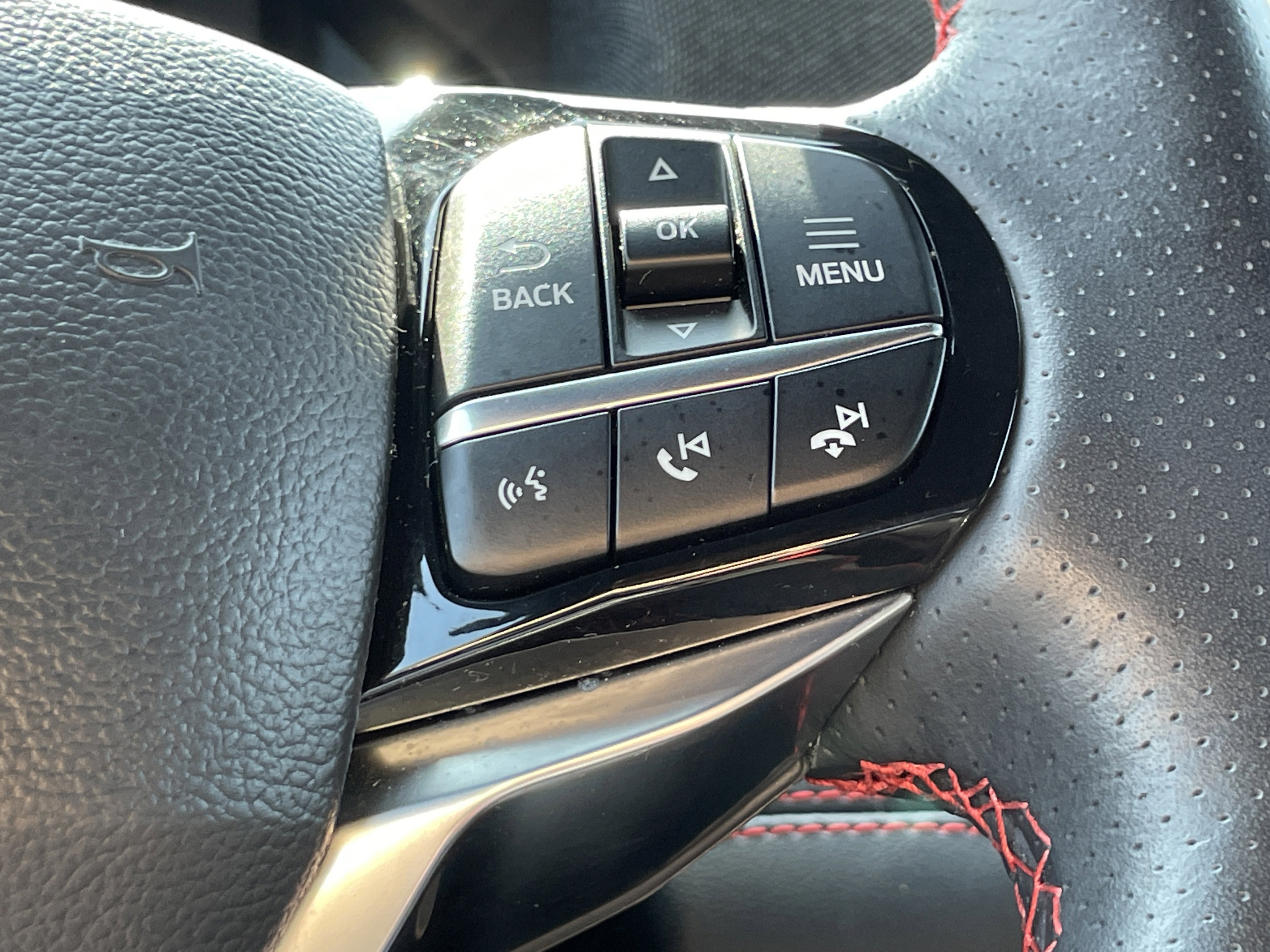 Used 2025 Ford Explorer ST-Line w/ ST-Line Street Pack AWD/4WD image 14