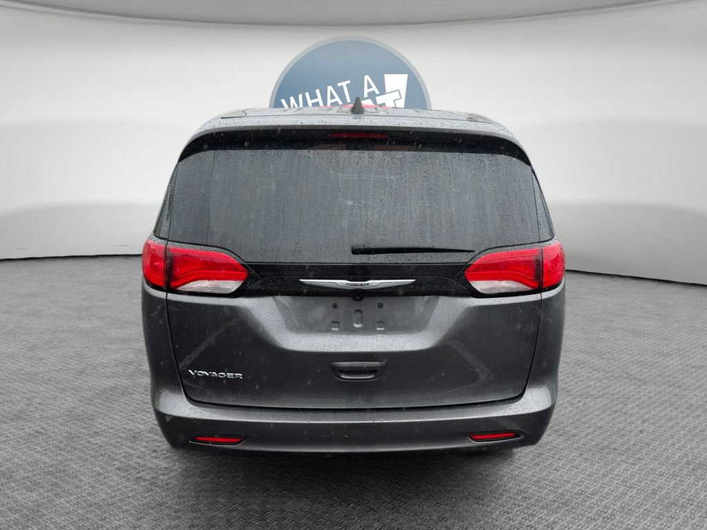 Used 2023 Chrysler Voyager LX FWD image 5
