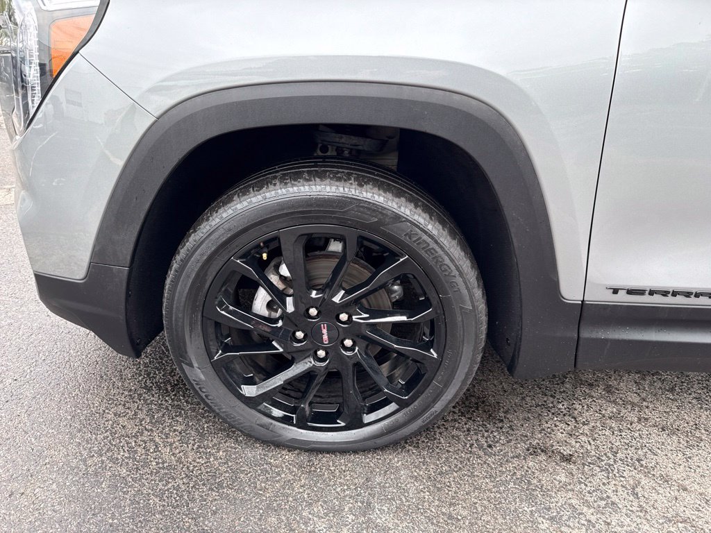 Used 2023 GMC Terrain SLE w/ Driver Convenience Package AWD/4WD image 11