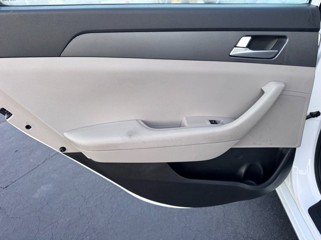 Used 2017 Hyundai Sonata SE image 25