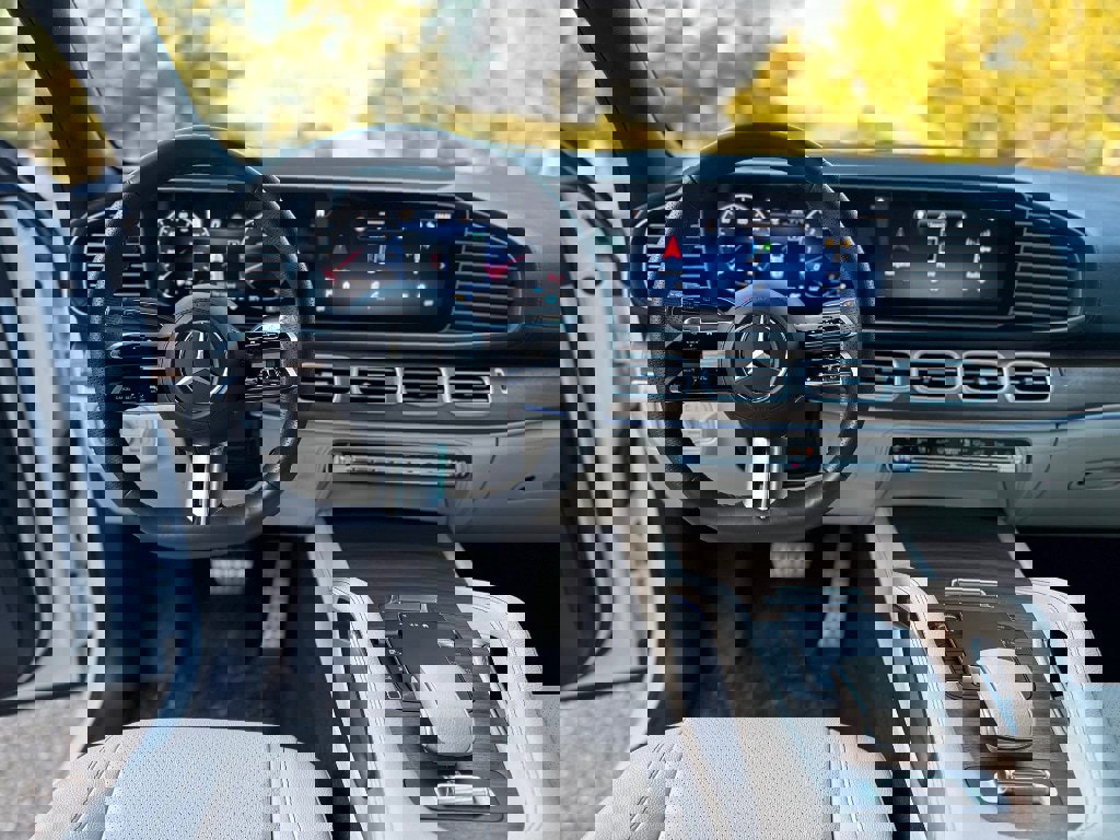 Used 2025 Mercedes-Benz GLS 450 4MATIC image 15