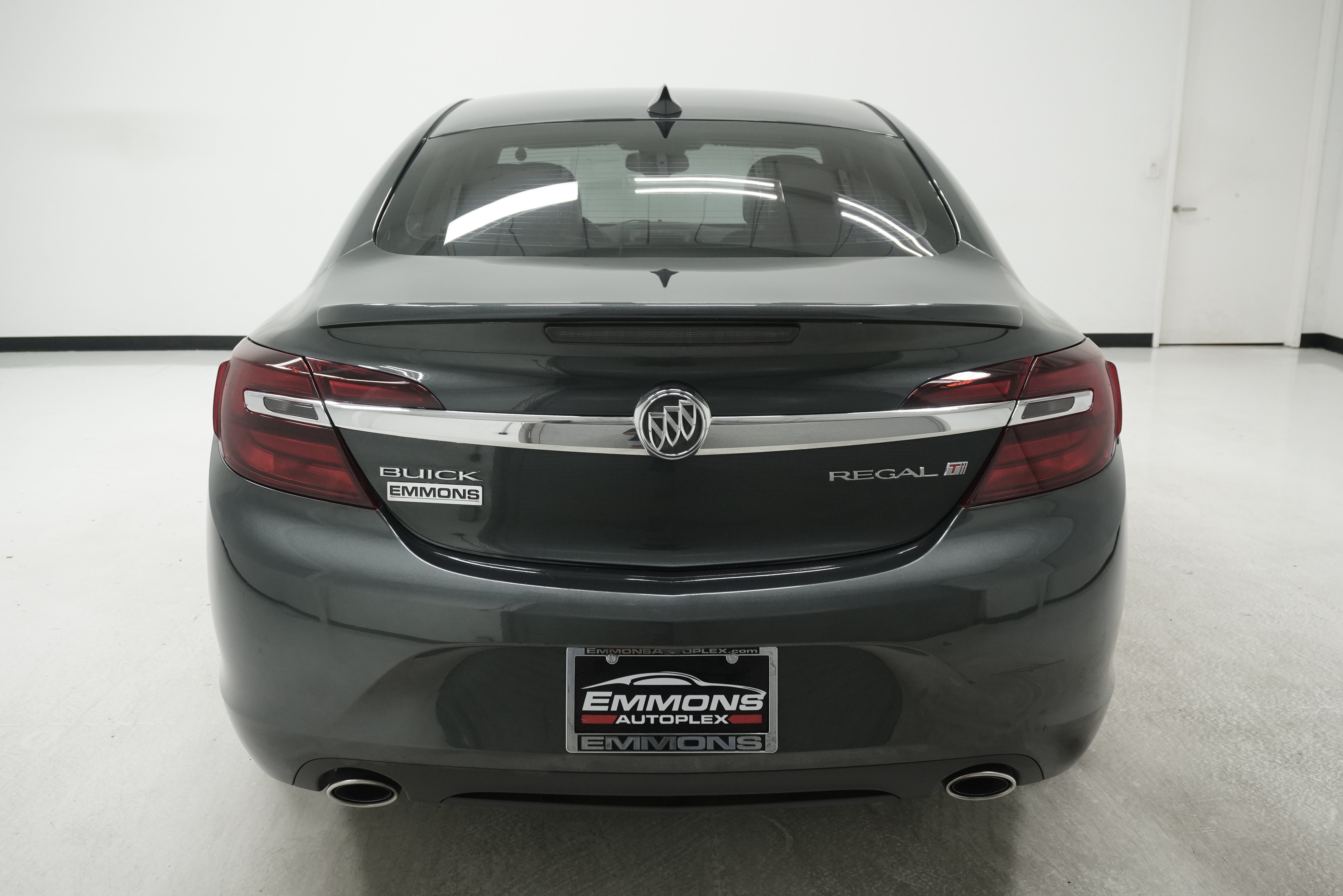 Used 2017 Buick Regal Sport Touring FWD image 4
