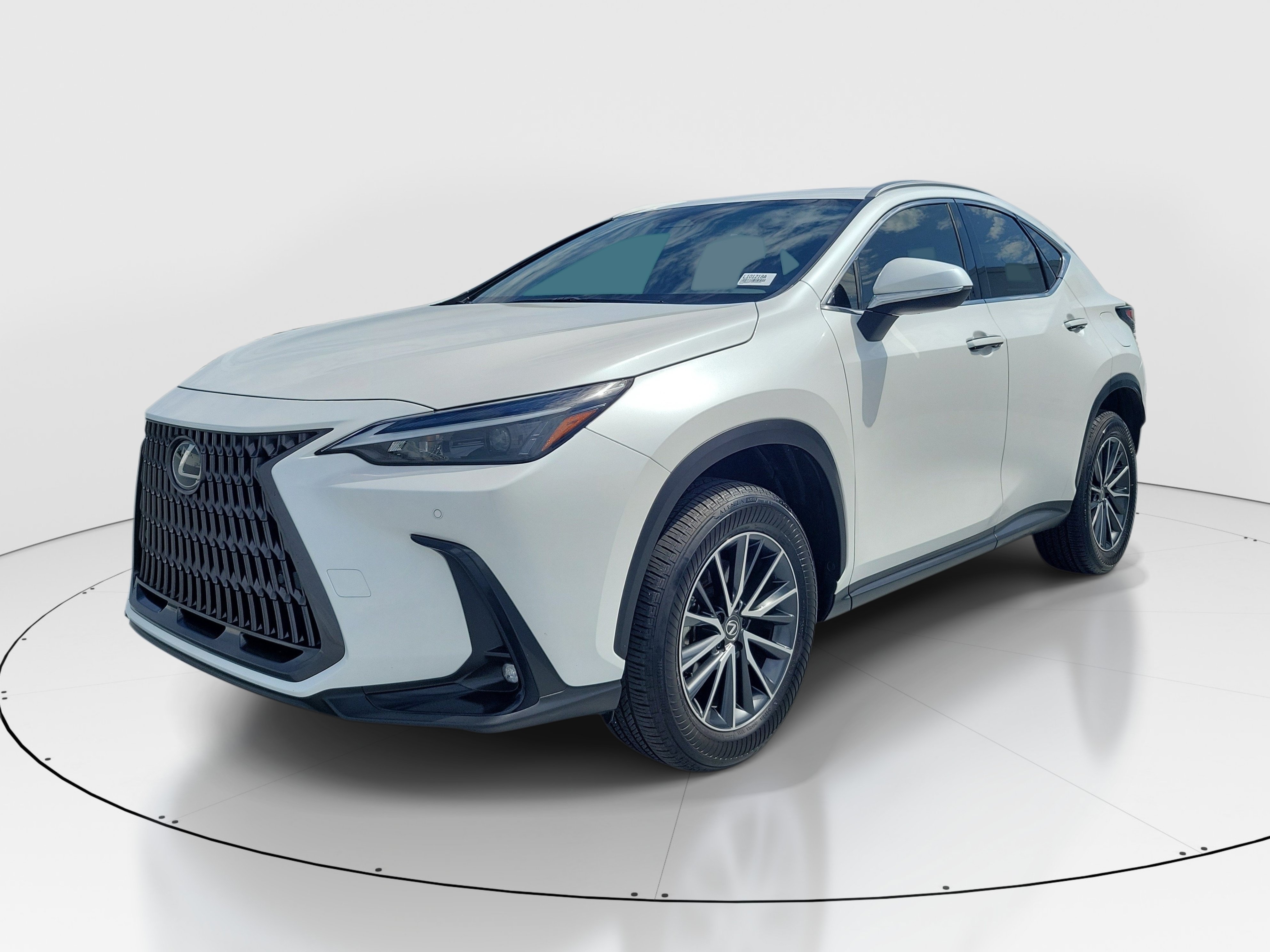 Certified 2025 Lexus NX 250 FWD w/ Towing Package (2000 Lbs) image 3