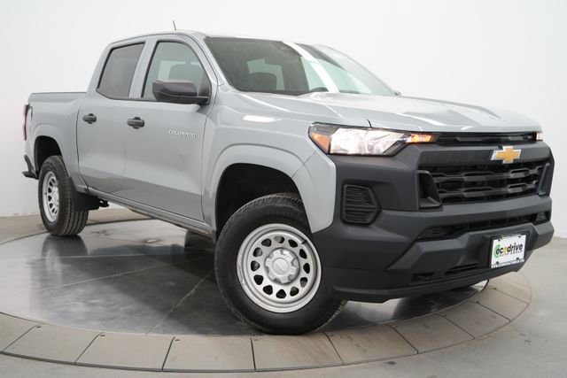 Used 2025 Chevrolet Colorado W/T image 3