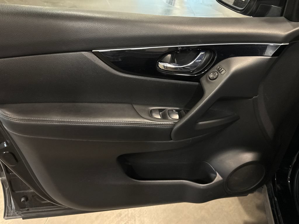 Used 2017 Nissan Rogue Sport SL w/ SL Premium Package AWD/4WD image 9