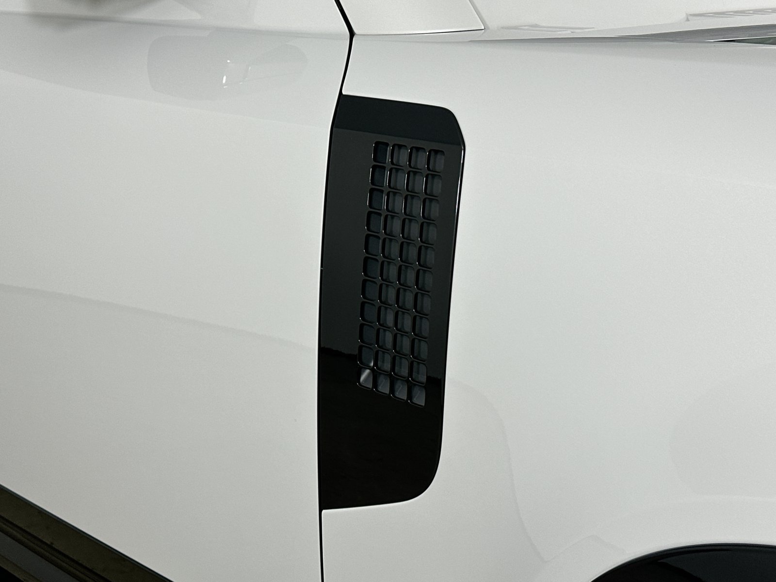 New 2026 Land Rover Defender 110 X-Dynamic SE AWD/4WD image 9