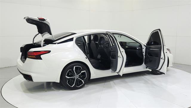 Certified 2025 Nissan Altima 2.5 SR w/ SR Premium Package FWD image 12