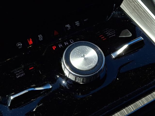 Used 2024 Jeep Wagoneer Series III AWD/4WD image 14