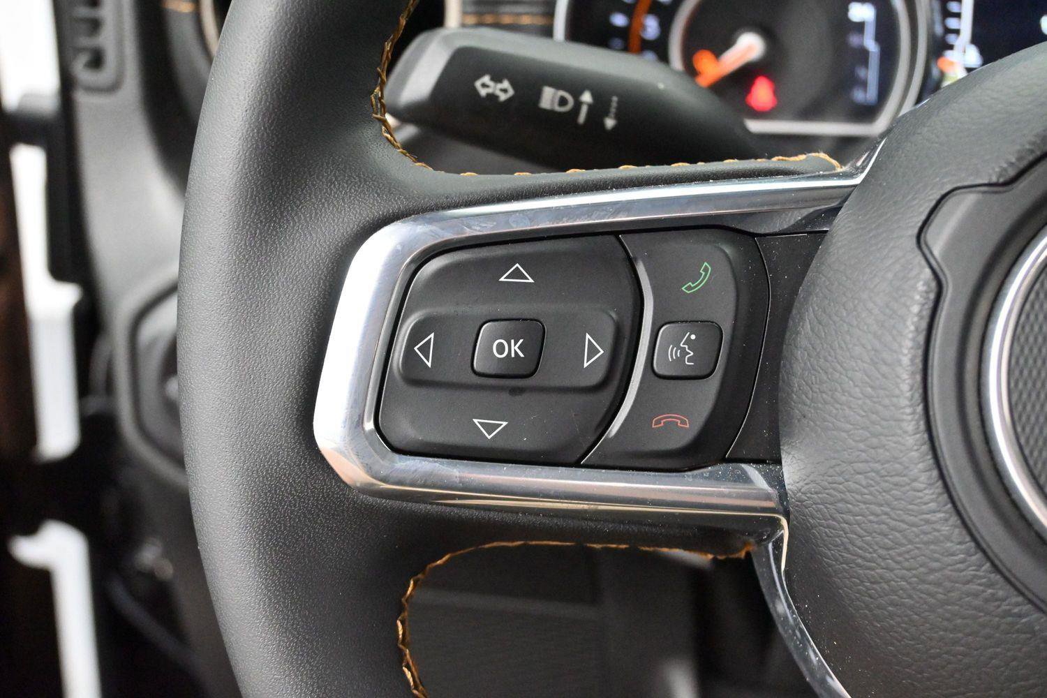 Used 2023 Jeep Gladiator Overland AWD/4WD image 17