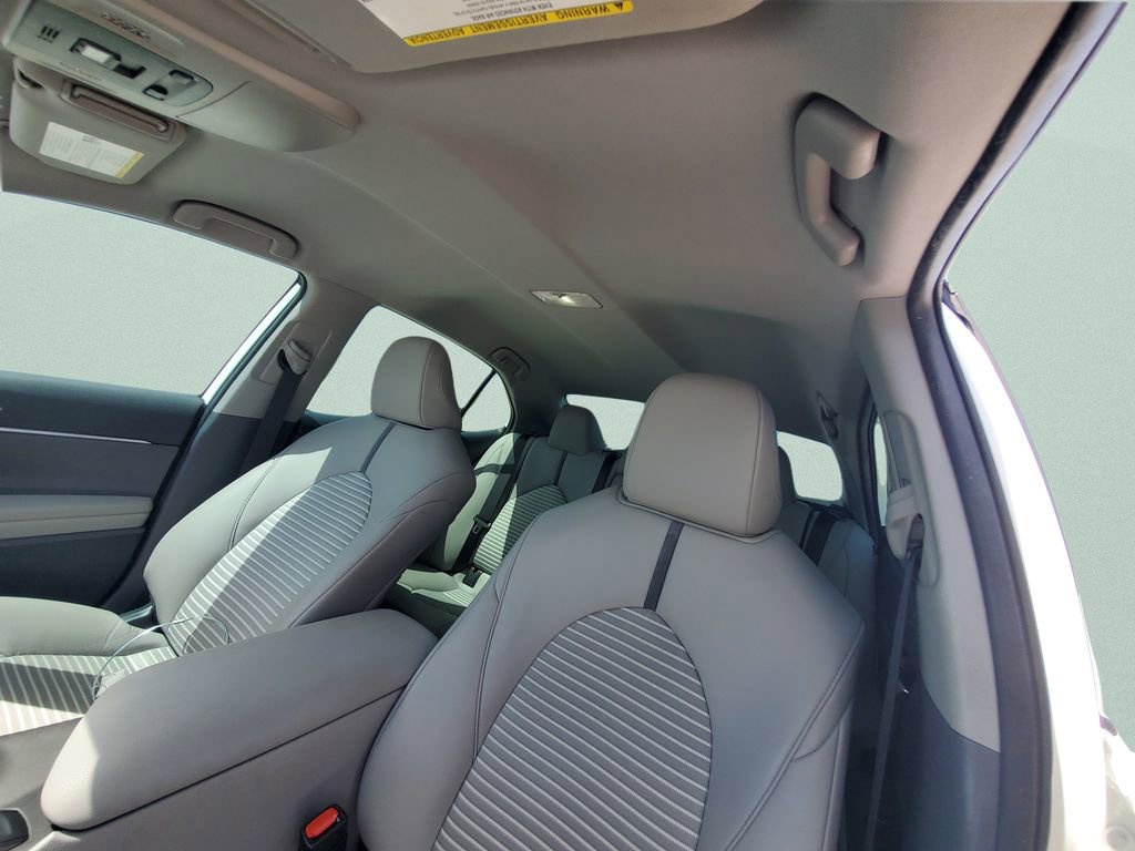 Used 2024 Toyota Camry SE w/ Convenience Package FWD image 17