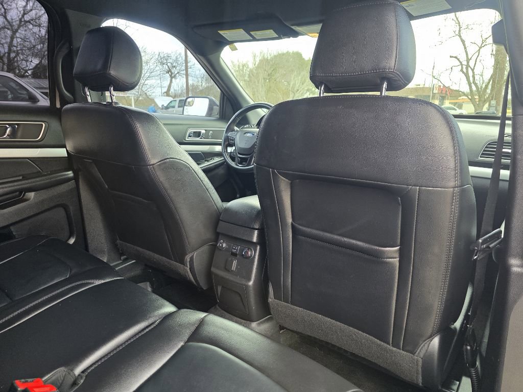 Used 2017 Ford Explorer XLT w/ Equipment Group 202A image 30