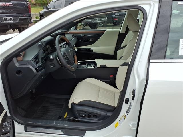 New 2025 Lexus ES 300h Ultra Luxury image 11