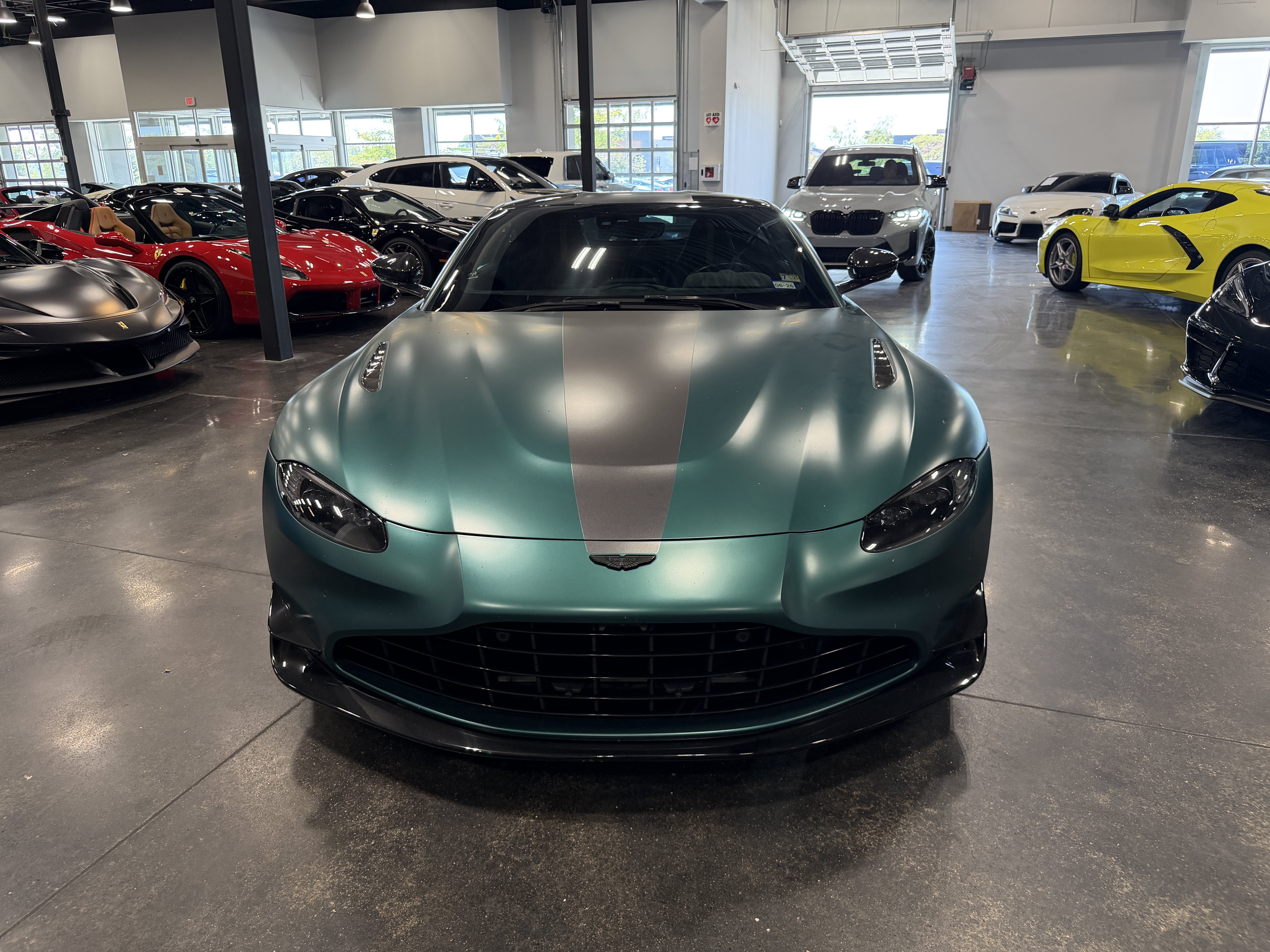 Used 2022 Aston Martin V8 Vantage Coupe RWD image 2