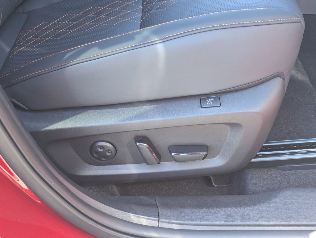 Used 2025 Mitsubishi Outlander 4WD Plug-In Hybrid image 39