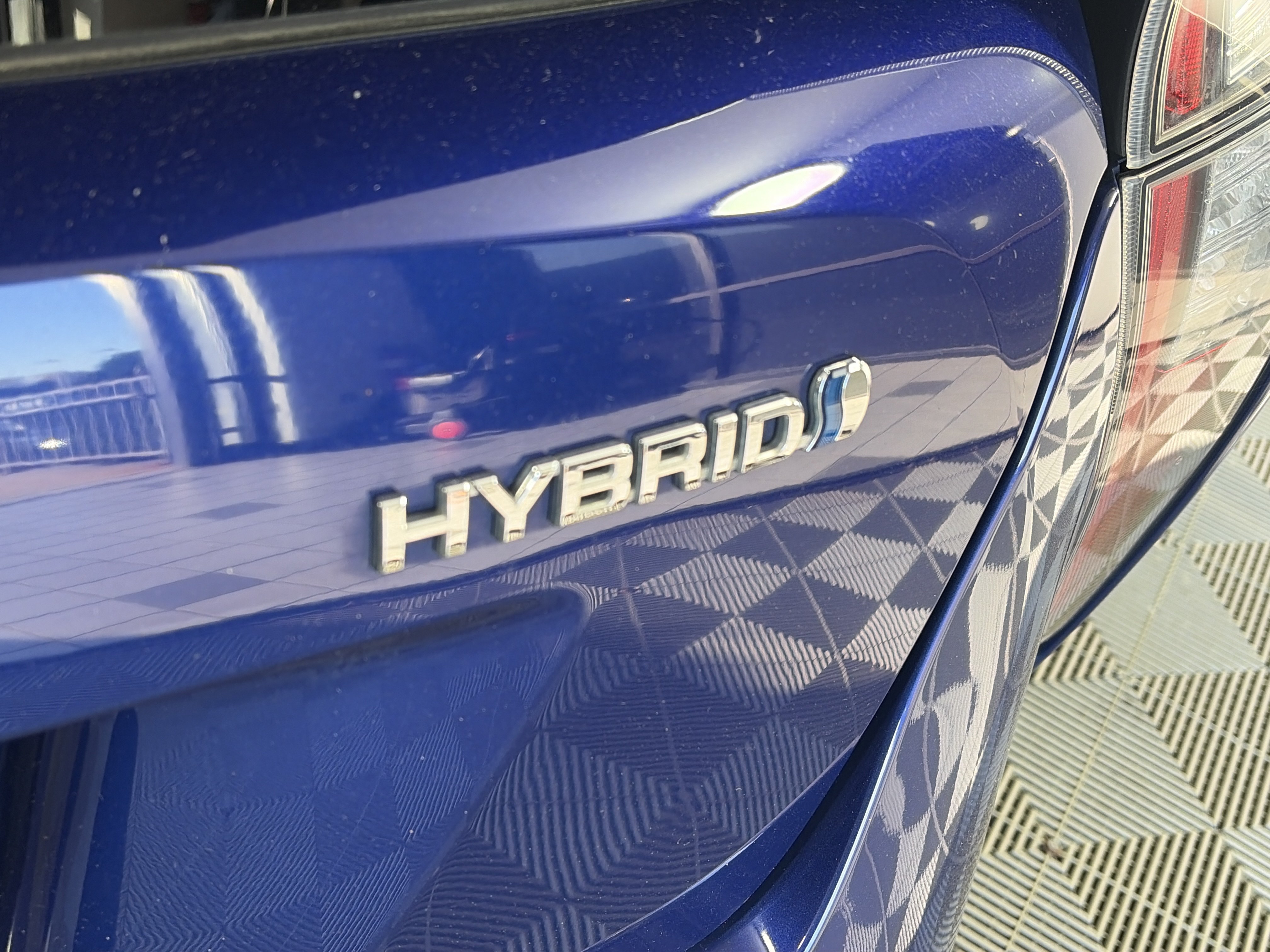 Used 2018 Toyota Prius Four Touring FWD image 17