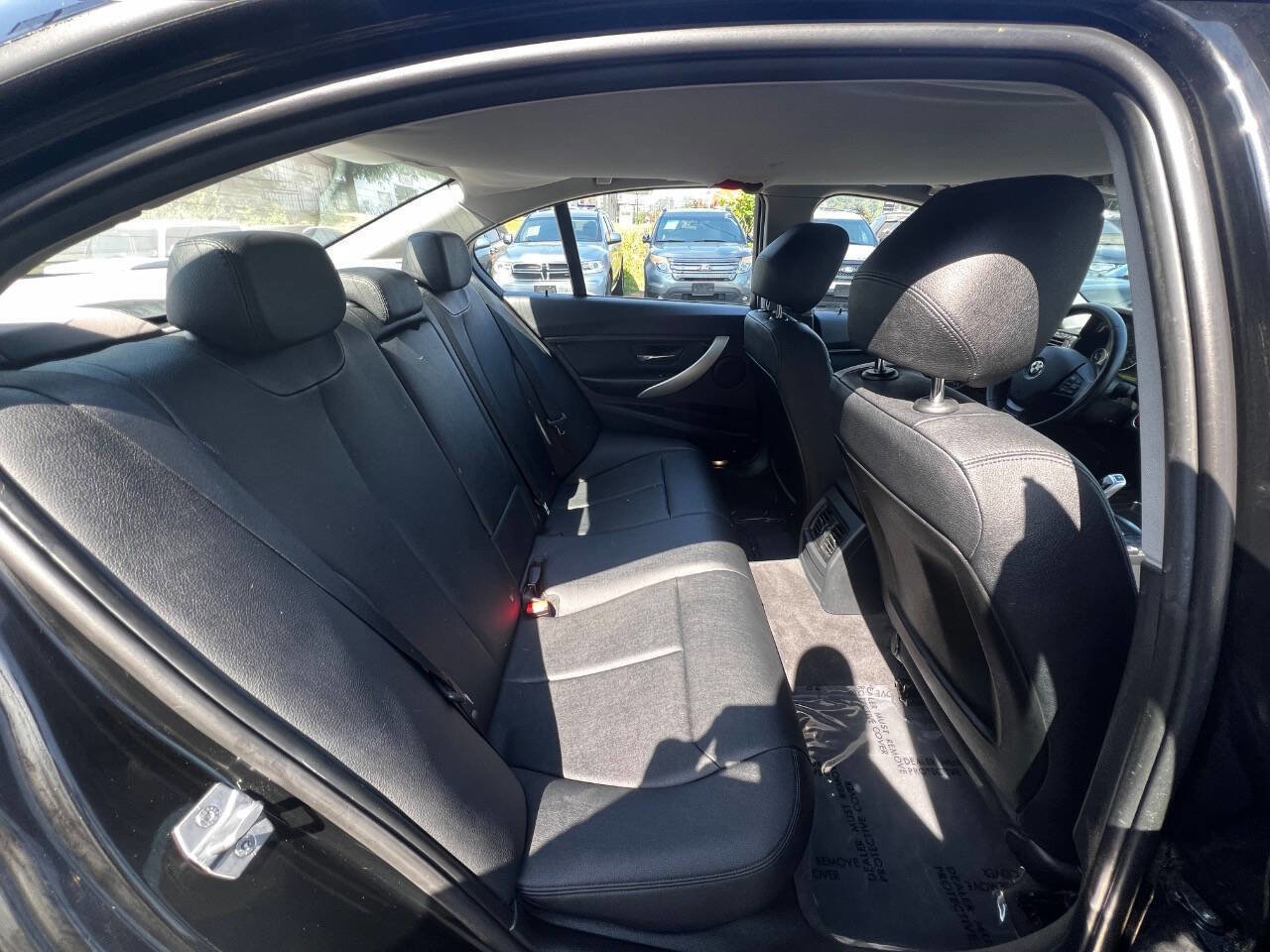 Used 2014 BMW 320i Sedan RWD image 11