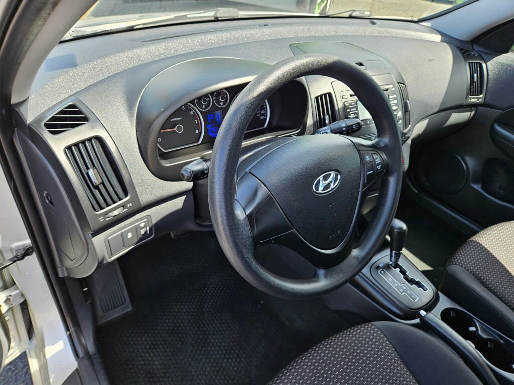 Used 2012 Hyundai Elantra GLS FWD image 16
