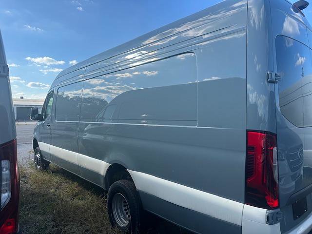 Used 2025 Mercedes-Benz Sprinter 3500 image 5