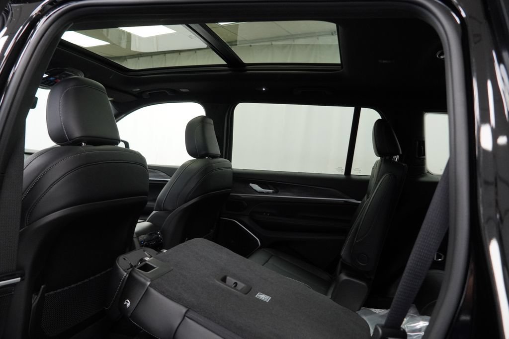 New 2026 Jeep Grand Cherokee L Limited AWD/4WD image 19