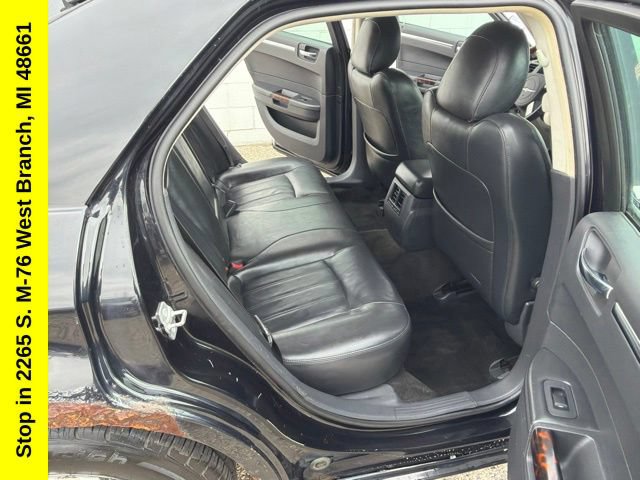 Used 2010 Chrysler 300 C RWD image 15