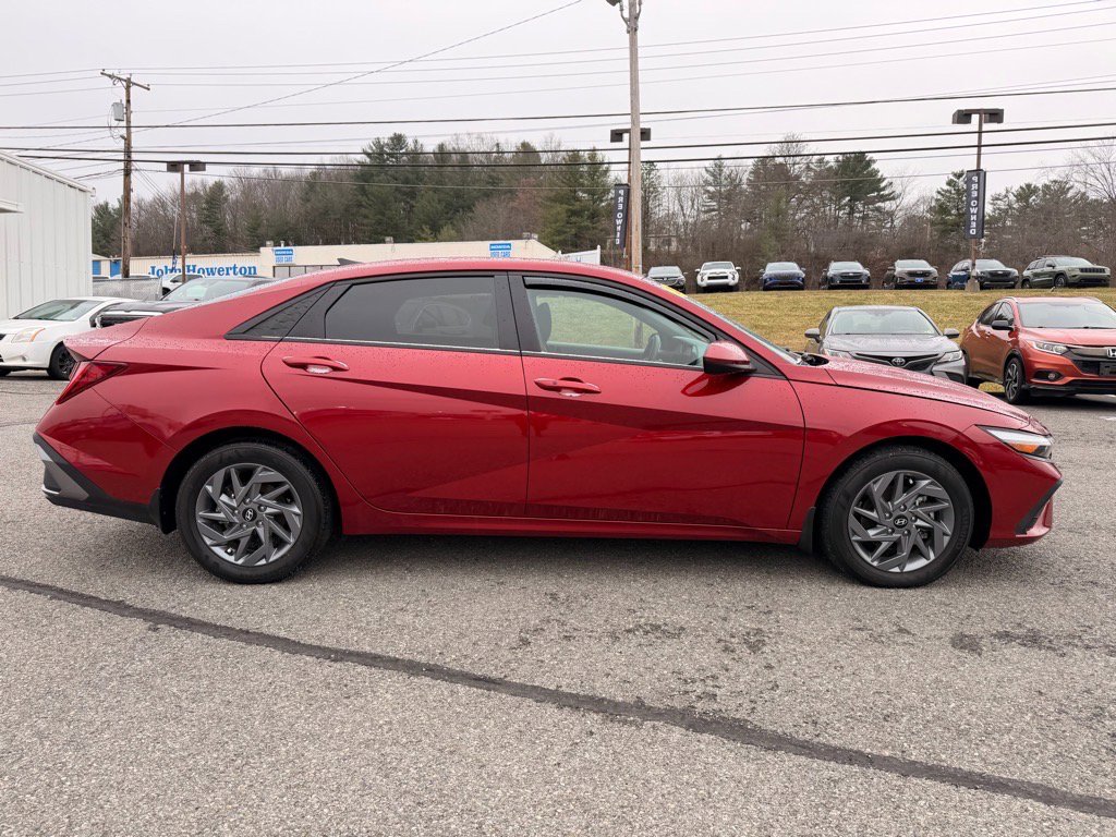 Used 2024 Hyundai Elantra Blue image 7