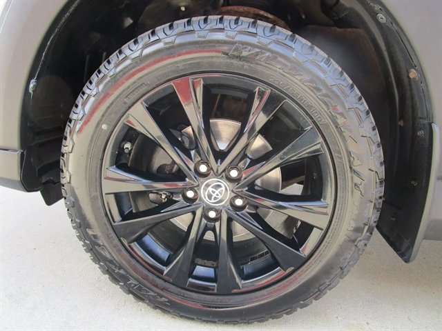 Used 2018 Toyota RAV4 Adventure AWD/4WD image 10