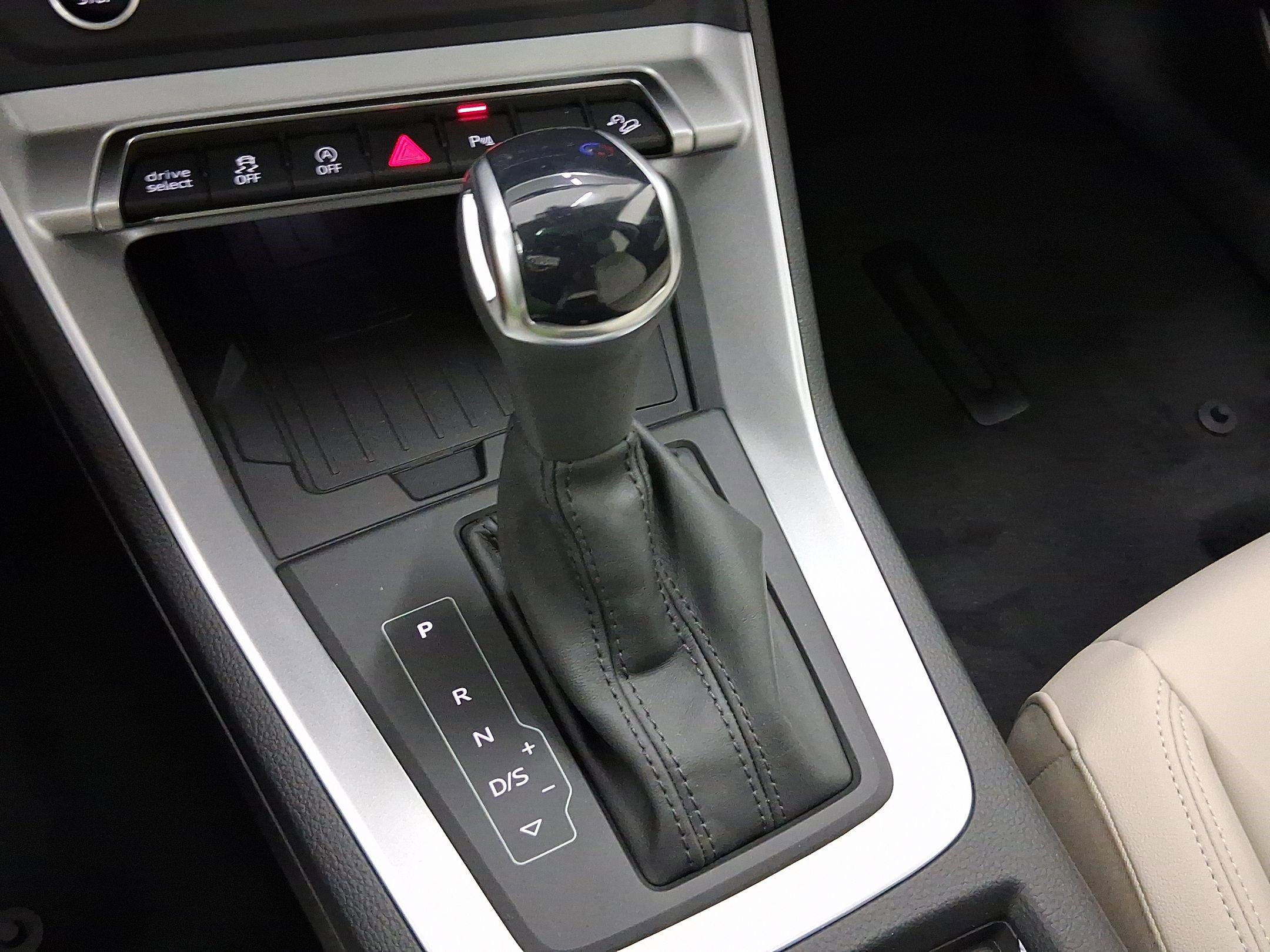 Used 2025 Audi Q3 2.0T Premium w/ Convenience Package image 16