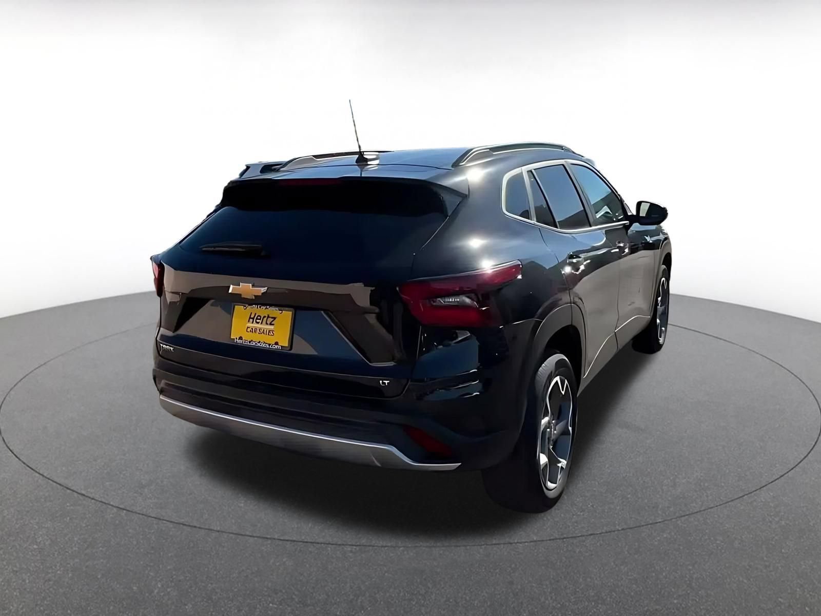 Used 2025 Chevrolet Trax LT FWD image 13