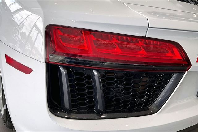 Used 2017 Audi R8 V10 w/ Carbon Exterior Package AWD/4WD image 18