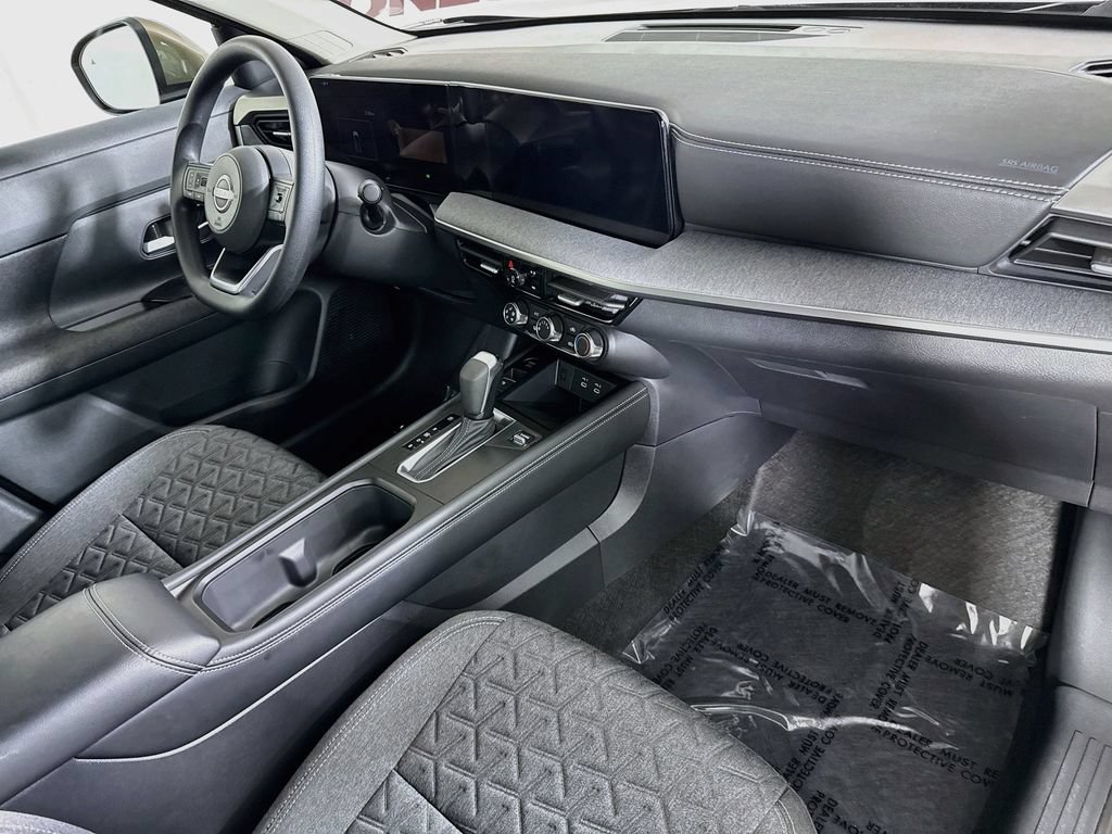 Used 2025 Nissan Kicks SV AWD/4WD image 29