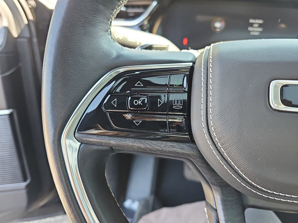 Used 2022 Jeep Grand Cherokee L Overland w/ Luxury Tech Group IV AWD/4WD image 23