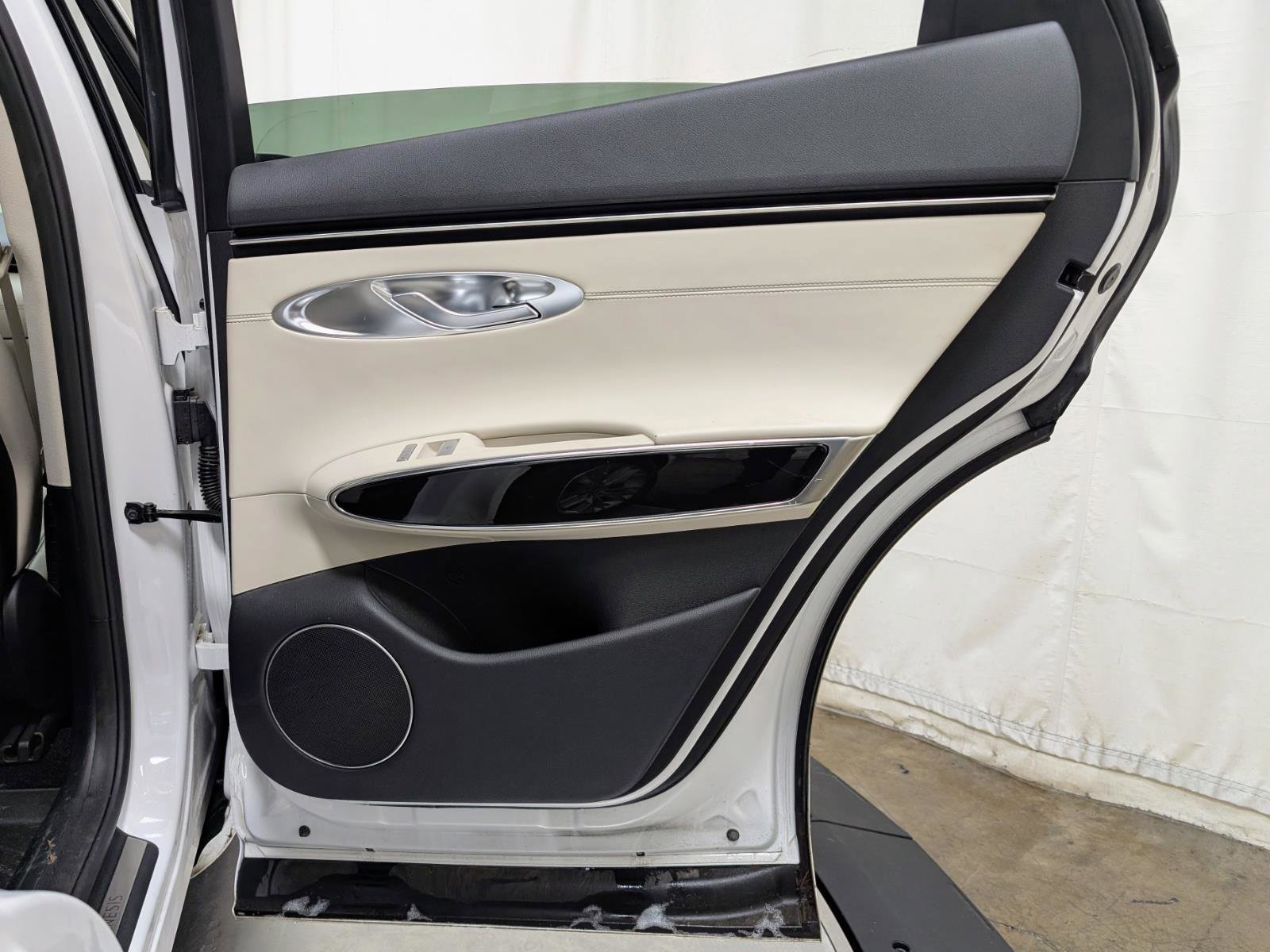 Used 2023 Genesis GV70 2.5T w/ Cargo Package image 19