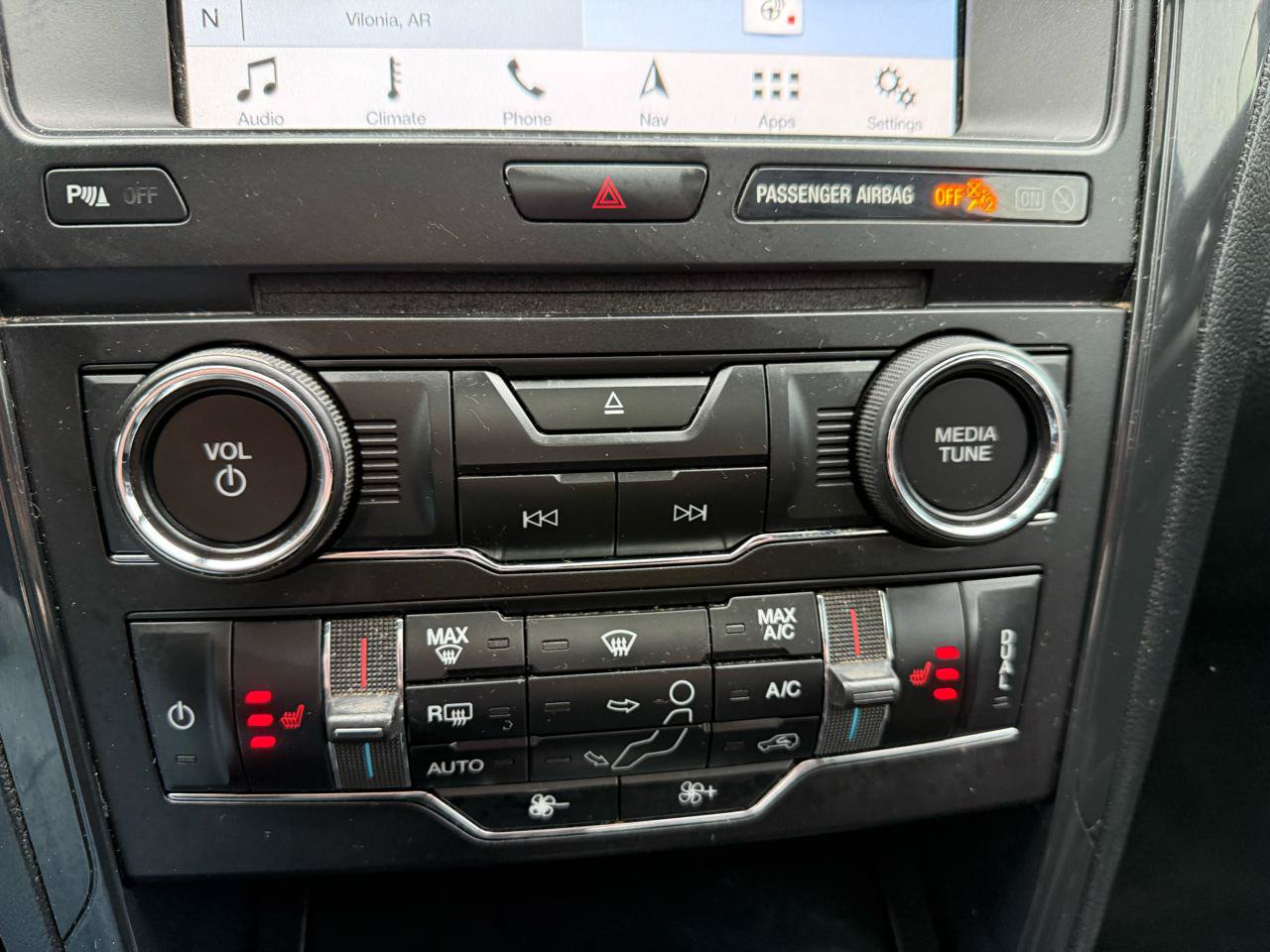 Used 2018 Ford Explorer XLT w/ Equipment Group 202A FWD image 32