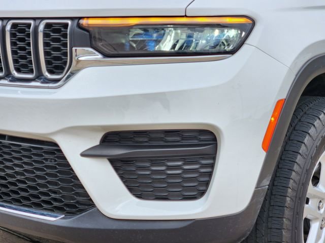 Certified 2025 Jeep Grand Cherokee Laredo w/ Luxury Tech Group I RWD image 8
