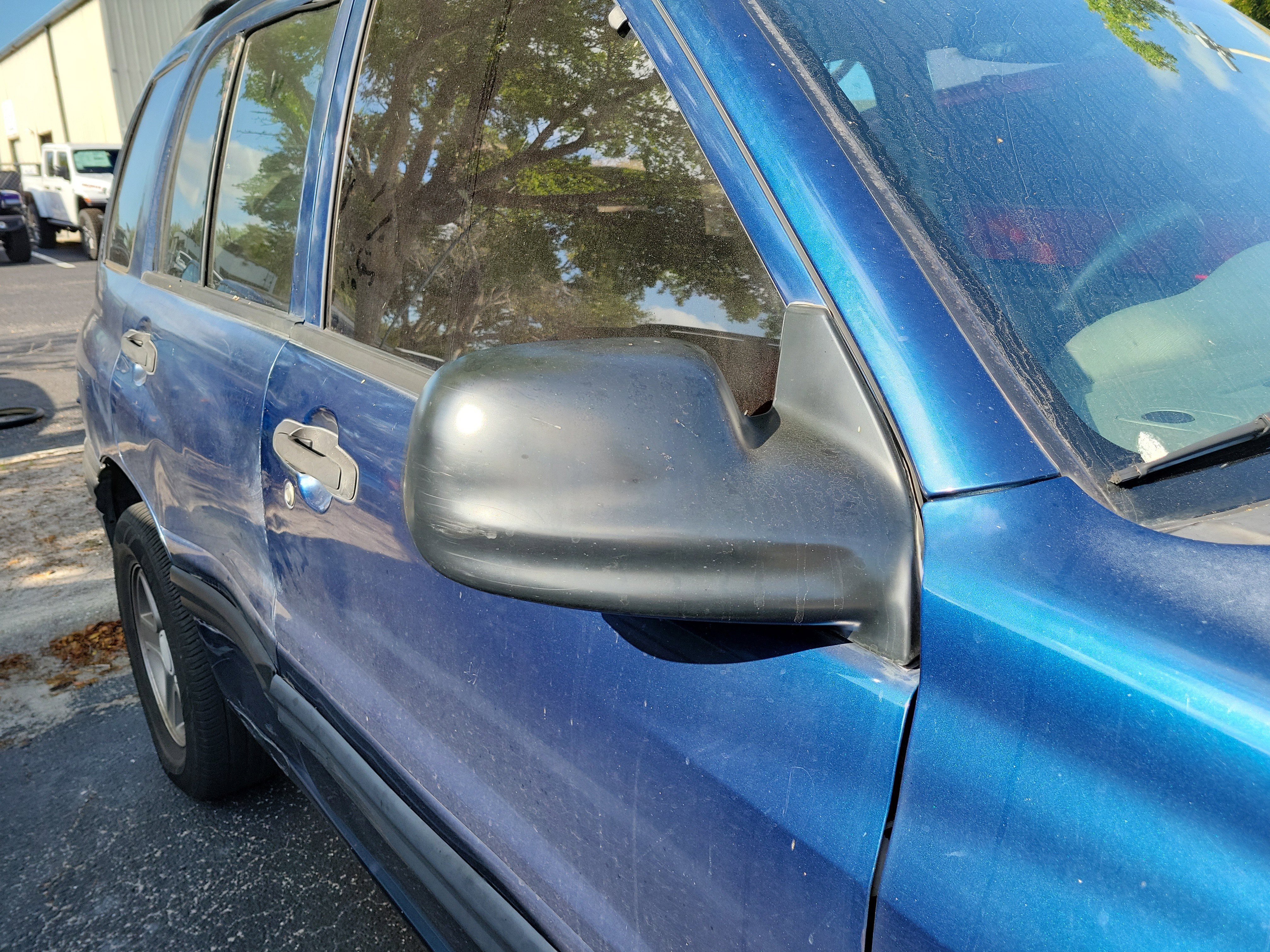 Used 2003 Chevrolet Tracker 2WD w/ Preferred Equipment Group image 9