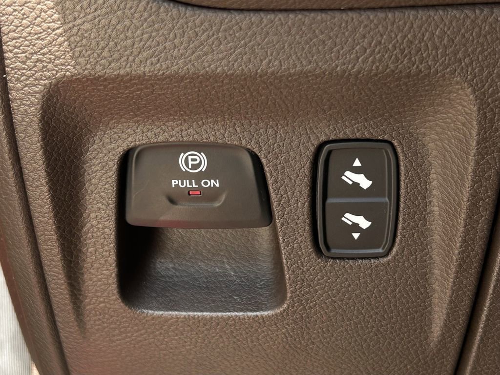 Used 2025 RAM 1500 Laramie AWD/4WD image 26