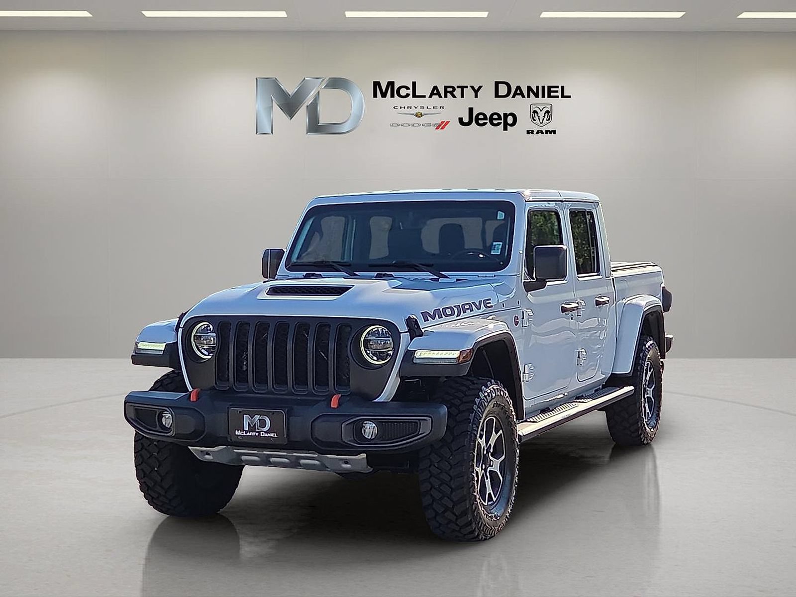 Used 2021 Jeep Gladiator Mojave w/ Uconnect 4C Nav & Sound Group AWD/4WD image 2