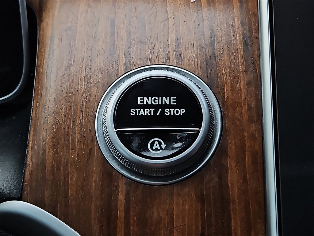 Used 2024 Mercedes-Benz GLC 300 4MATIC image 27