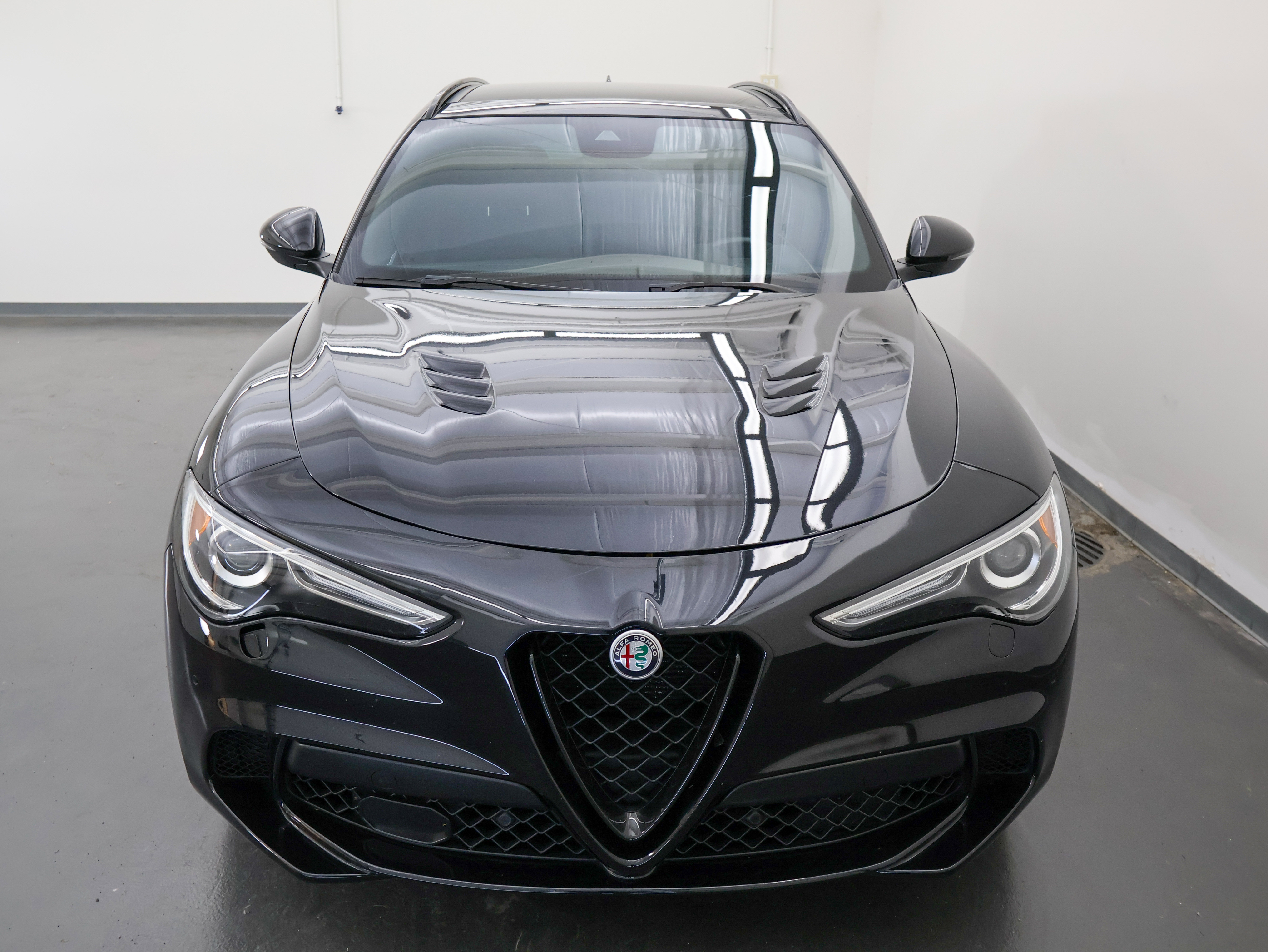 Used 2022 Alfa Romeo Stelvio Quadrifoglio w/ Active Assist Plus Package AWD/4WD image 9