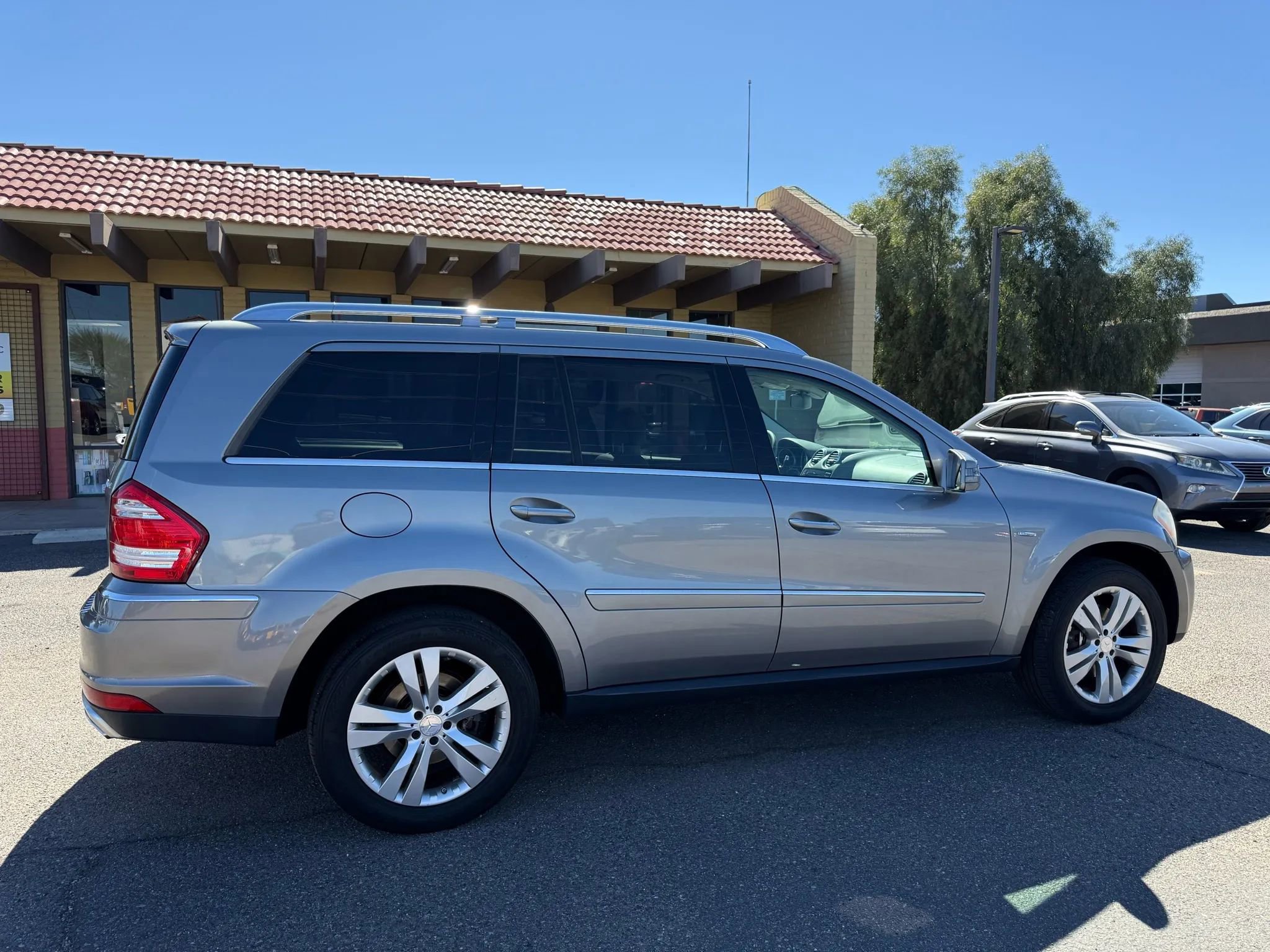 Used 2012 Mercedes-Benz GL 320 BlueTEC 4MATIC image 11