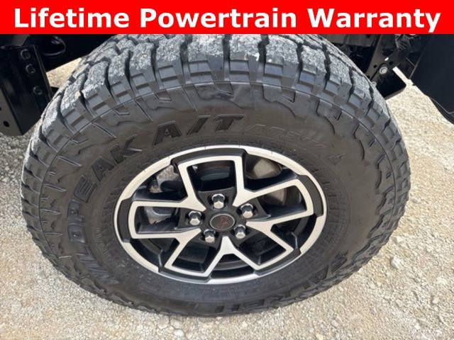 Used 2024 Jeep Gladiator Rubicon w/ Technology Group image 32