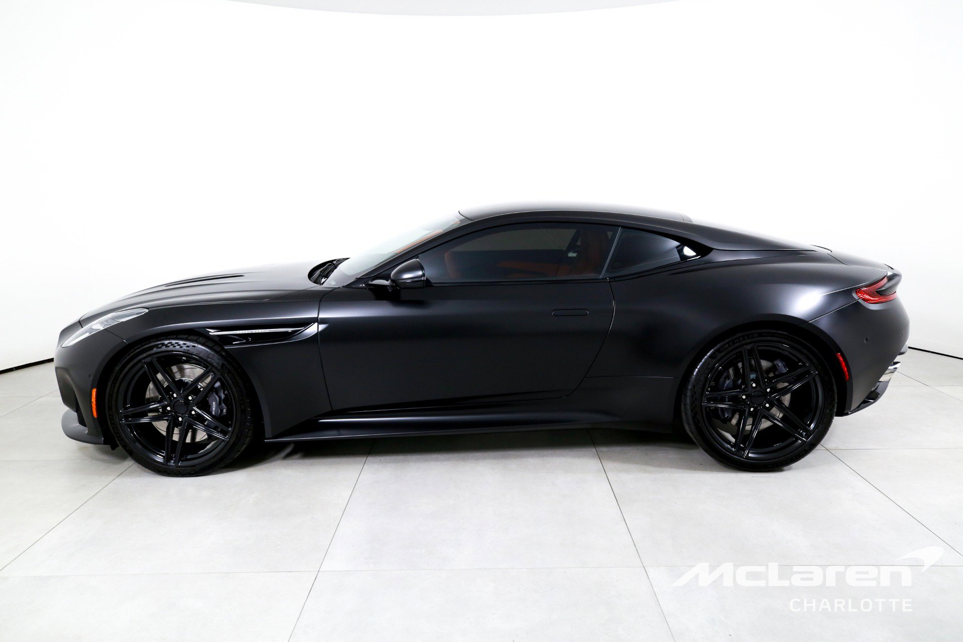Used 2024 Aston Martin DB12 Coupe image 5