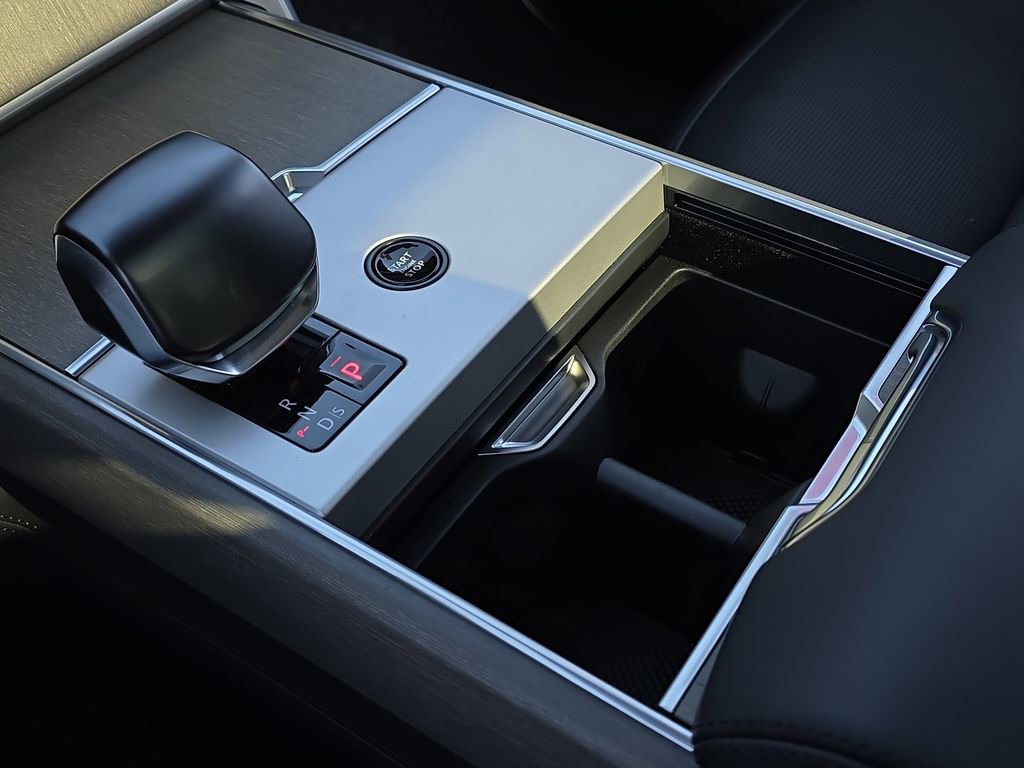New 2026 Land Rover Range Rover SV image 25