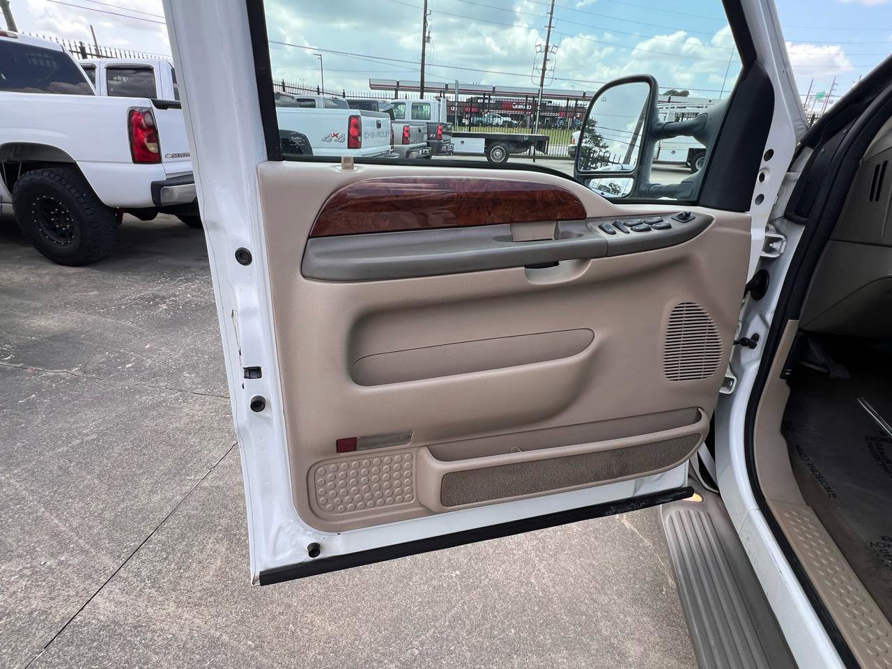 Used 2001 Ford Excursion Limited RWD image 11